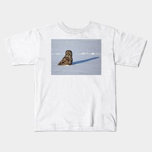 Great Grey Owl casts a long shadow Kids T-Shirt